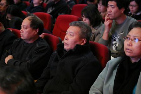 沧州师范学院美术学院院长王川进观看讲座